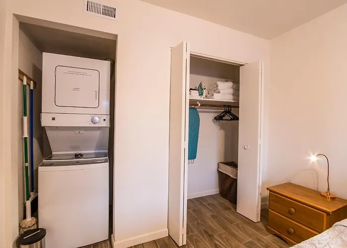 41b - Modern 1bd Heated Pool Holiday home