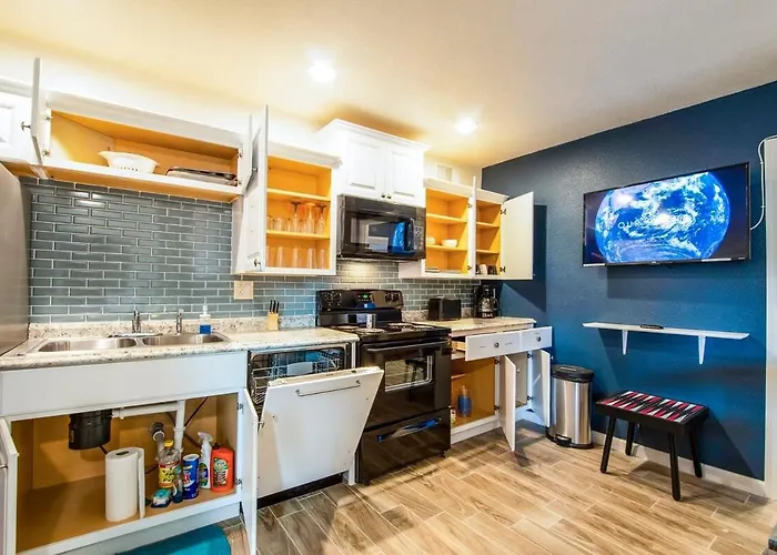 41b - Modern 1bd Heated Pool *