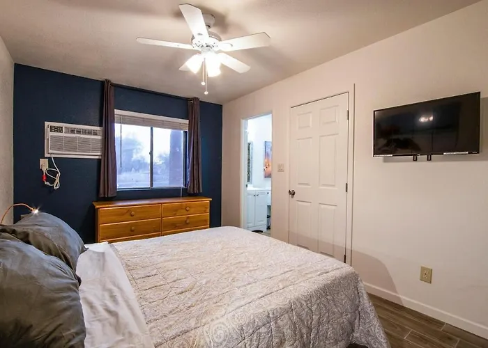 41b - Modern 1bd Heated Pool